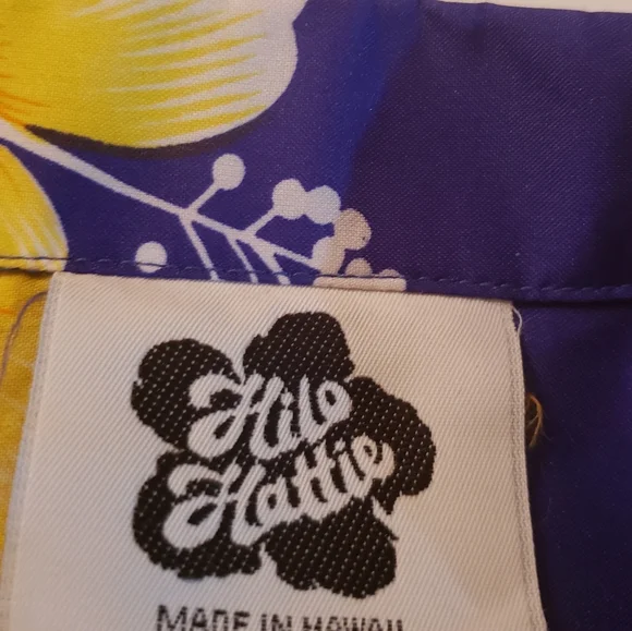 Hawaiian print  shirt by Hilo Hattie. - Picture 3 of 3